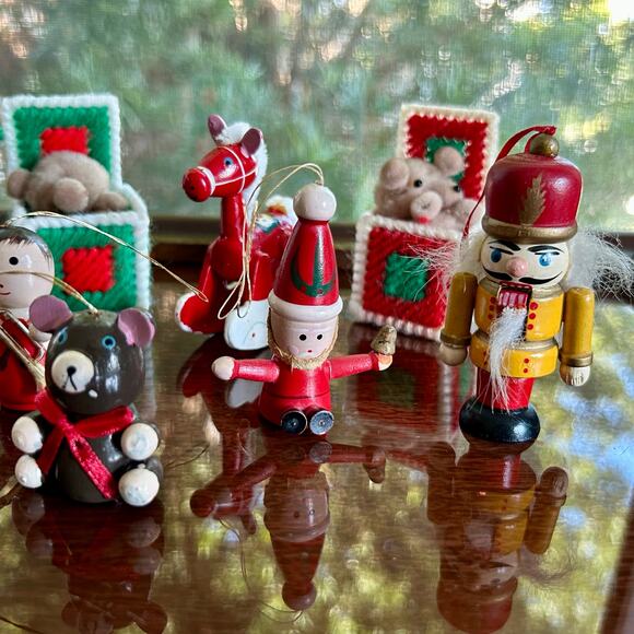 Lot of 10 Vintage Christmas Ornaments Wood & Plastic Canvas Holiday Set - Picture 8 of 12